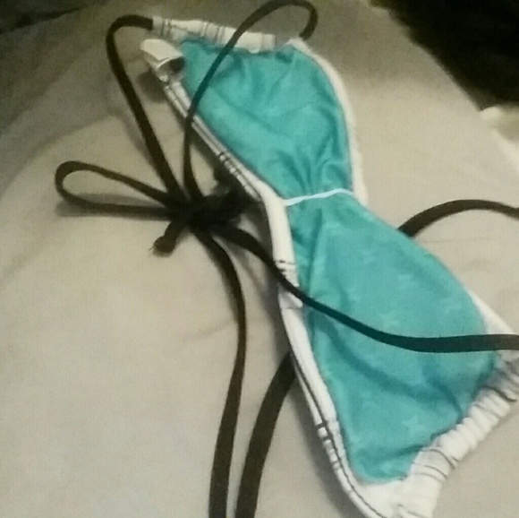 *5 items under $10 for $20* Hurley Swimsuit Top - Picture 2 of 3